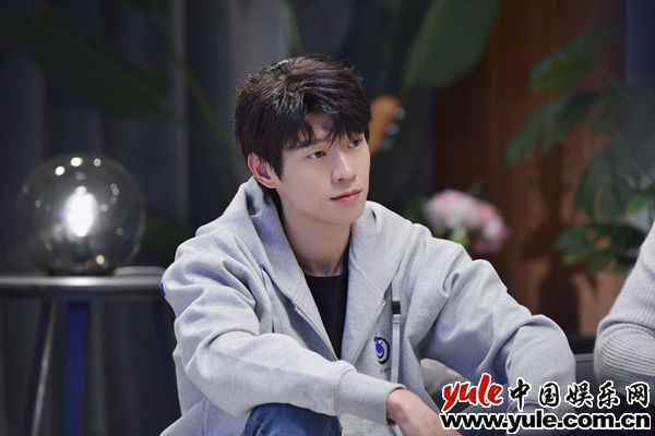 开年暖综《同一屋檐下》即将上线！邓紫棋尽显吃瓜少女本质