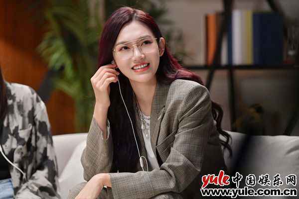 开年暖综《同一屋檐下》即将上线！邓紫棋尽显吃瓜少女本质