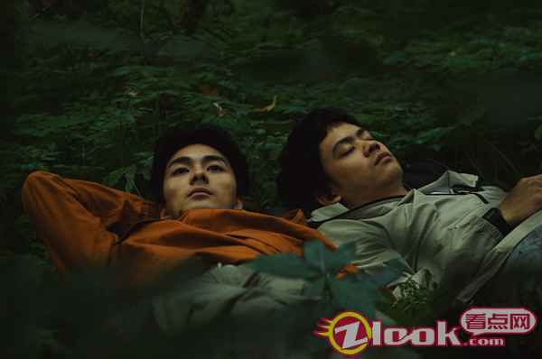 邓竞《郊区的鸟》剧照 电影《郊区的鸟》展映邓竞饰演工程师蚂蚁坚毅又踟蹰