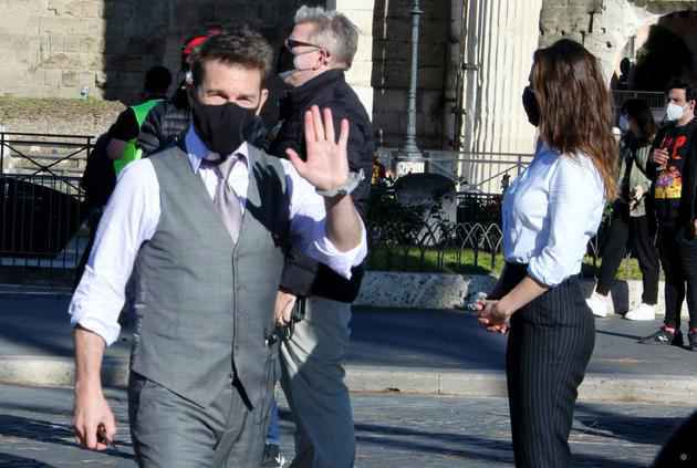 阿汤哥巨资买机器人防疫 随时监督《碟7》片场