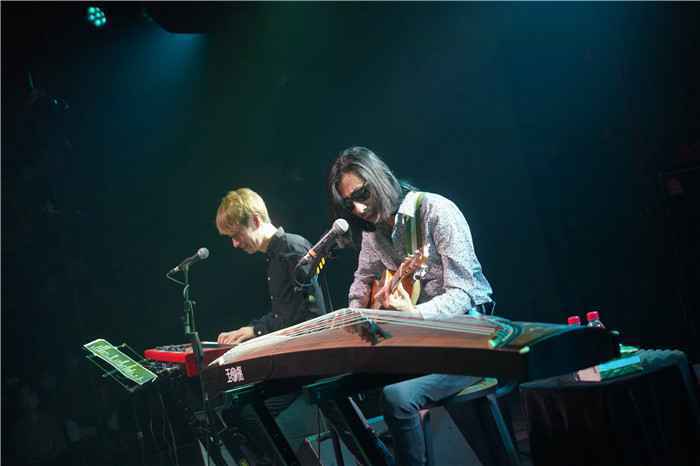 谢天笑唱谈见面会上海完美收官 不插电形式演出将成过去