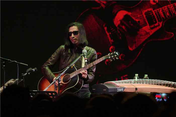 谢天笑唱谈见面会上海完美收官 不插电形式演出将成过去