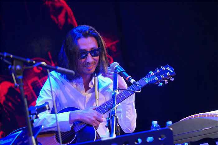 谢天笑唱谈见面会上海完美收官 不插电形式演出将成过去