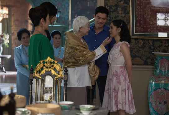 《摘金奇缘》发布“舌尖情缘”片段 浪漫爱情成观影首选