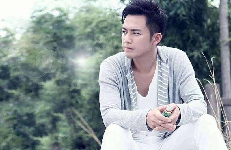 《街舞》钟汉良取代罗志祥，穿着不属于自己风格的服装更像是个舞王