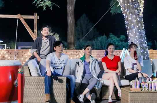 《青春同学会》张彬彬惊喜探班秀厨艺 韩东君激动送抱抱