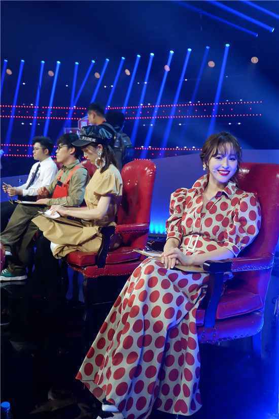 刘雪婧再度登上蒙面猜评团