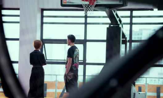 《热血狂篮》徐光豪临时倒戈加入华侨 子俊姐姐回国暗藏玄机?