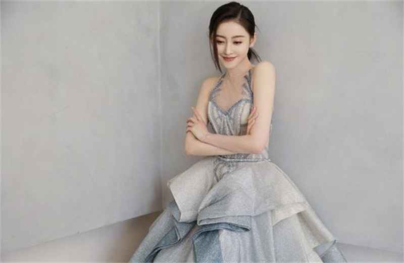 央视五一晚会共盼春来，娜扎张天爱合体，献唱《春暖花开》