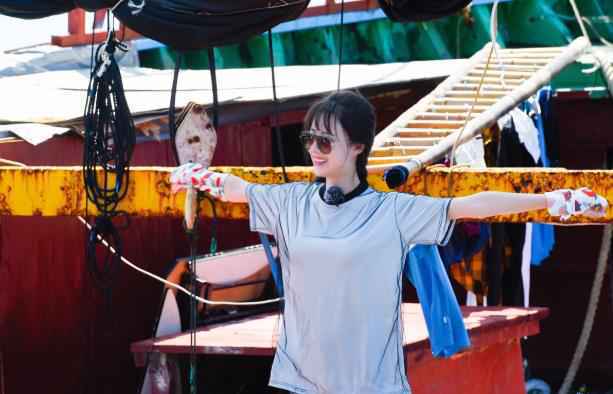 首档海上真人秀《我们的船说》今日开播 元气少女曹曦月上演海上漂流记