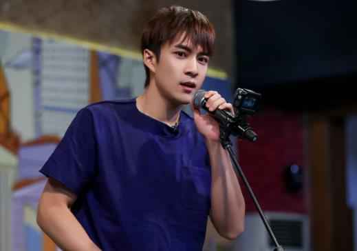 “无辜CP”《青春同学会》再重逢，韩东君王彦霖激动相拥转圈圈