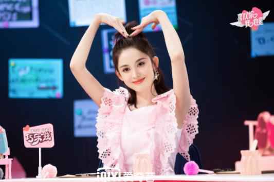 《喜欢你我也是》娜扎喜提“鱼友”于朦胧 “金鱼二人组”遭调侃