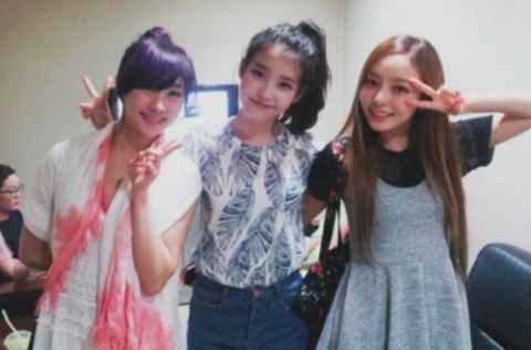 IU演唱会安可前得知具荷拉去世，唱响《Dear Name》