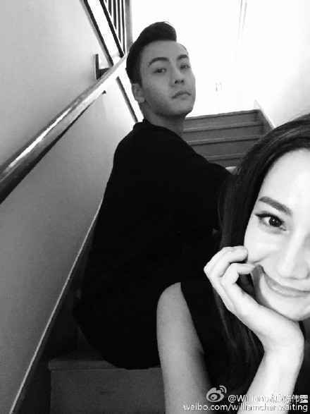 陈伟霆与女星合影造型帅气 网友：晒与阿Sa照片吧
