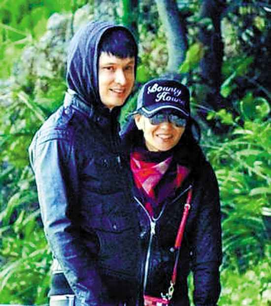 张曼玉绯闻小男友否认恋情:只是同事