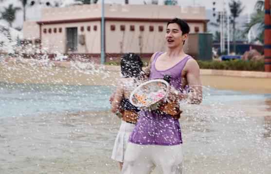 娄凯《活力大冲关》呆萌暖男 水上竞技显运动天赋