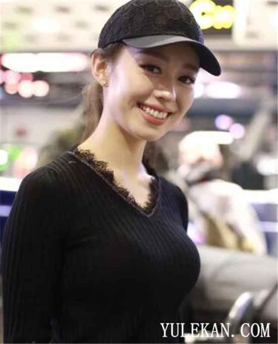 郎朗和吉娜现身机场是要去哪儿呢？