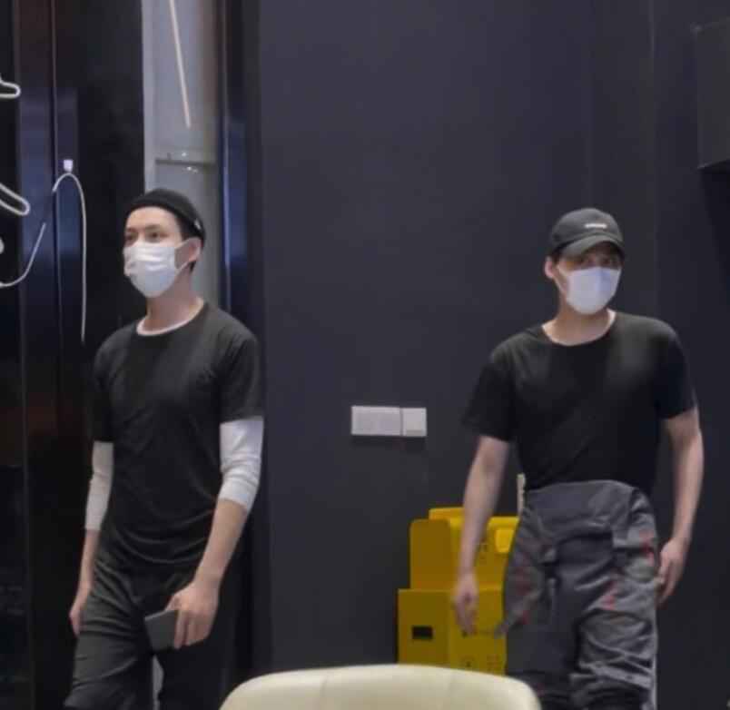 陈伟霆李易峰朱一龙春晚联排后玩密室 被网友偶遇