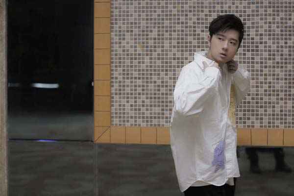 王以太《戒骄戒躁》MV上线 精诚制作 坚守真我