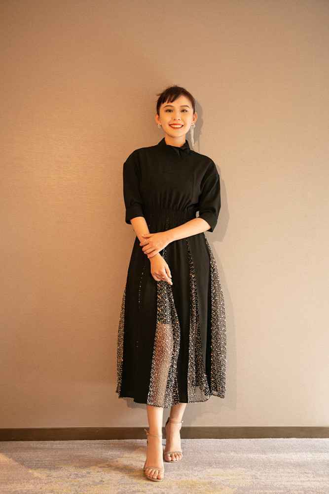 热依扎：背着吸奶器去试戏 哺乳期演水花很累却打心底高兴