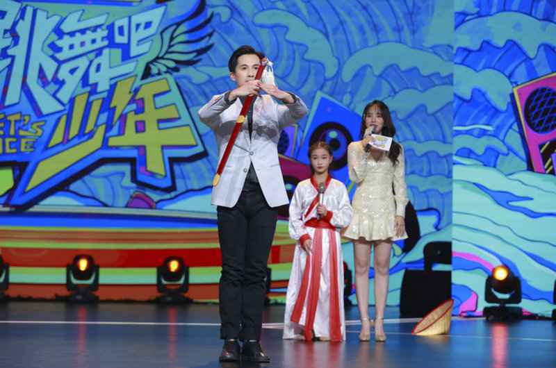 金鹰卡通《跳舞吧！少年》首播，舞蹈名师炫技抢学员