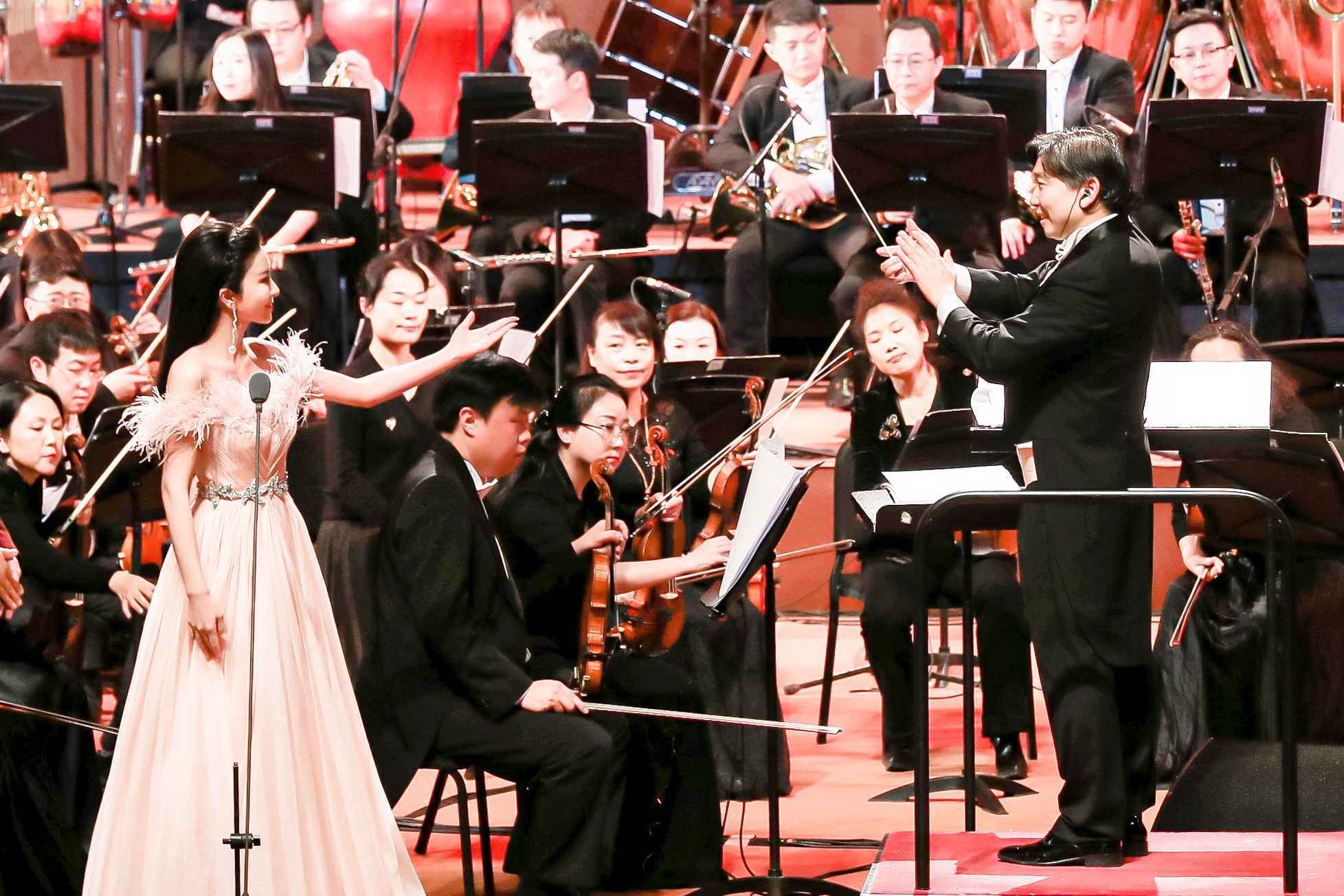 伊丽媛唱响国家大剧院《小康之歌》主题音乐会，用歌声礼赞新时代中国精神