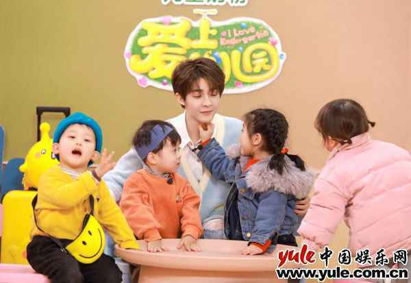 《爱上幼儿园6》竟然来了三位男老师！看袁成杰烧饼管栎如何“搞定萌娃”？