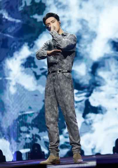 张艺兴“唱作人”高票获胜 挑战蒙古舞惊艳舞台