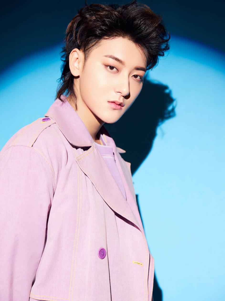 黄子韬压轴亮相《跨次元之夜》 龙韬娱乐虚拟艺人韬斯曼瑟路同台飙舞