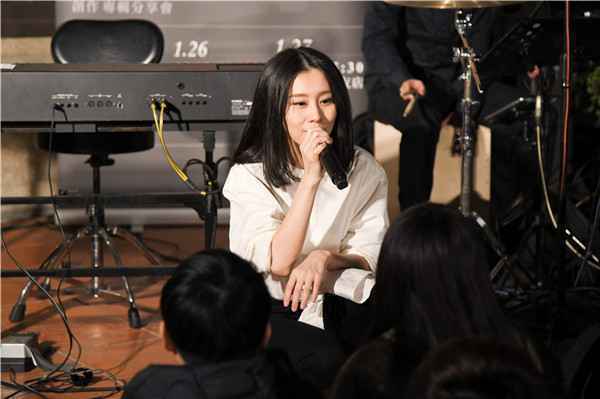 白安独特的唱腔和仙气“圈粉”