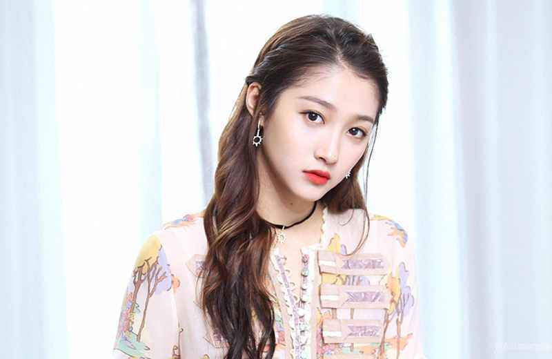 有一种优越叫关晓彤，跑男节目中，一样的制服穿出不一样的感觉