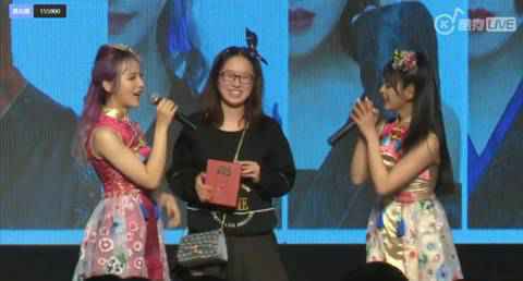 电子国风女团SING圣诞公演 PK打王者？