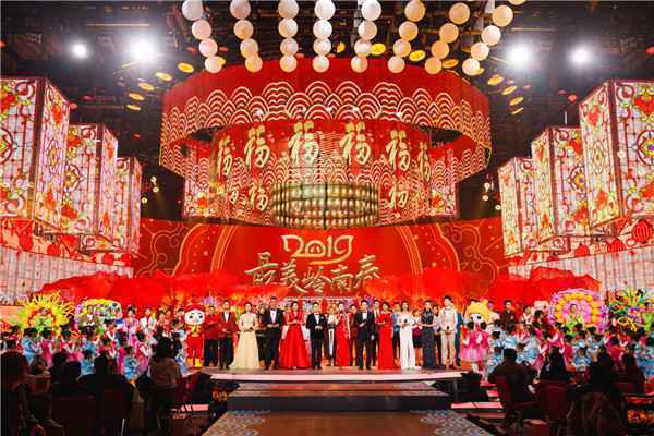 汪明荃、李克勤邀您过个粤味十足的新年