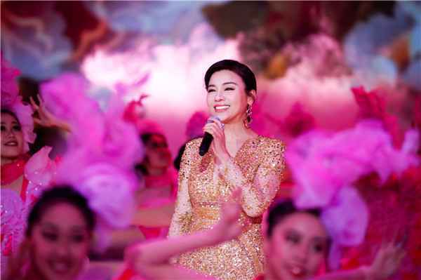 汪明荃、李克勤邀您过个粤味十足的新年