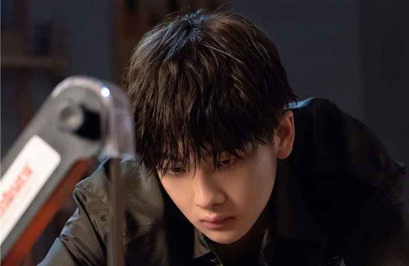 周震南加盟《巧手神探》，全心投入打磨木工工艺，水平惊人