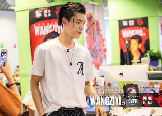 王子异空降爱奇艺娱乐送惊喜 “酷bro”秒变“温柔bro”为713生日会预热