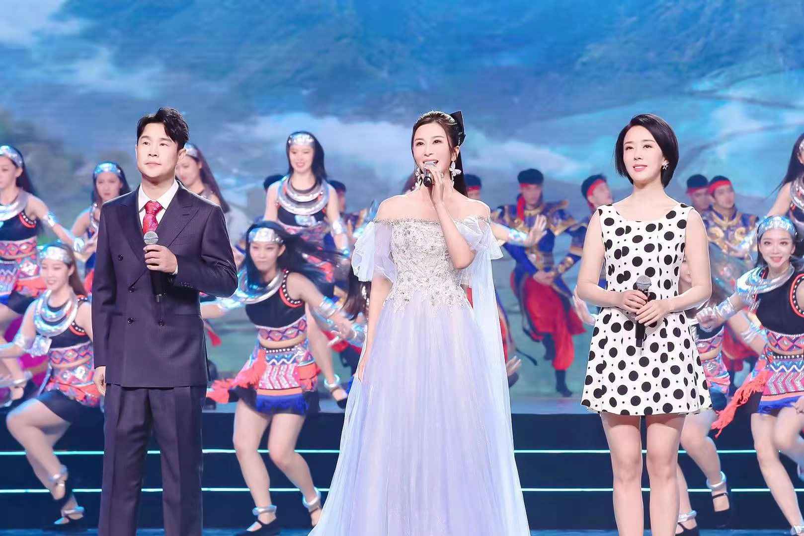 伊丽媛再度受邀助阵加盟2021中国文联百花迎春 精彩演绎传递正能量