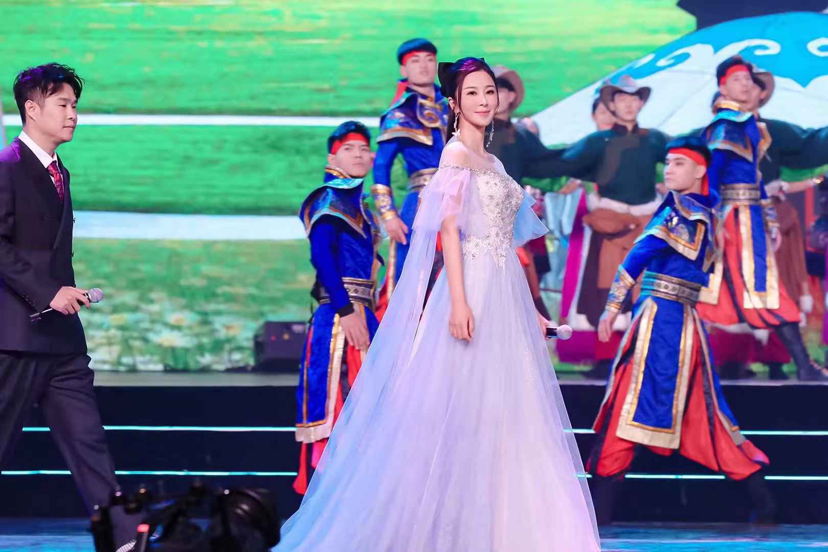 伊丽媛再度受邀助阵加盟2021中国文联百花迎春 精彩演绎传递正能量