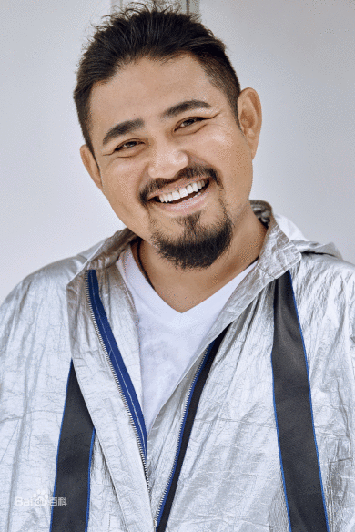 尹正宅男形象惹人爱，高亚麟王成思北京台春晚首次同台