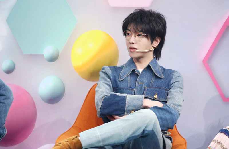 《王牌对王牌》中，华晨宇小动作，给人太多惊喜