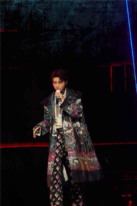 王俊凯演唱会纪录片上线，《二十岁》揭晓幕后的趣事