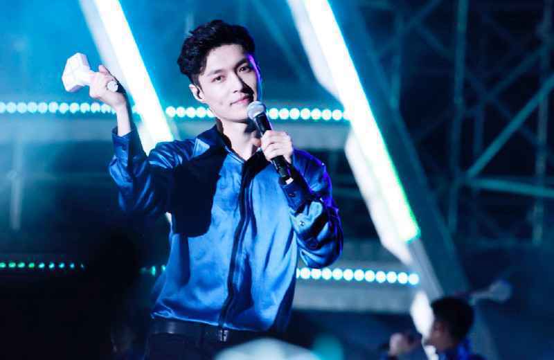 男人帮在最新一期《极限挑战》难以聚齐，张艺兴感慨万分