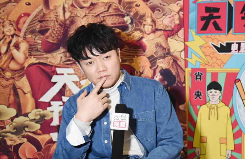 王太利女儿参加《青春有你2》，肖央再次鼓劲加油，却艾特错人，反应可爱