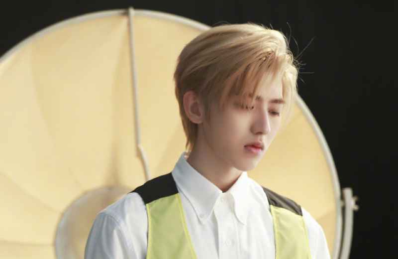 《青春有你2》蔡徐坤太细心体贴,为每位选手送上维生素c