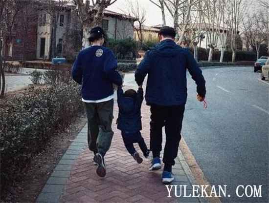 黄磊晒孩子日常家庭照 网友们为什么纷纷直呼好羡慕？