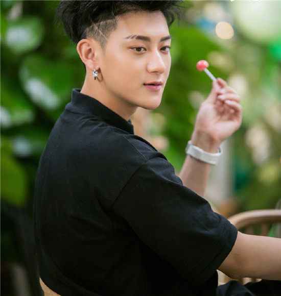 综艺《黄子韬11人餐厅》更新，什么令暴躁黄老板瞬间变温柔？