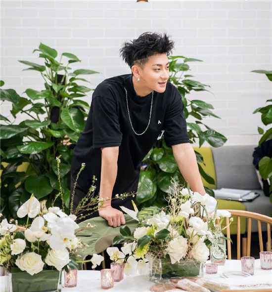 综艺《黄子韬11人餐厅》更新，什么令暴躁黄老板瞬间变温柔？