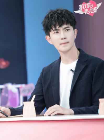 《喜欢你我也是》三人约会亮红灯 恋爱神探上演“八脸震惊”