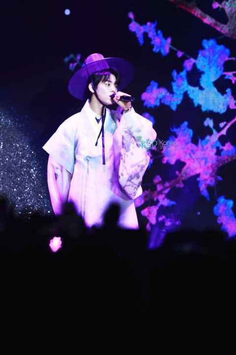 车银优香港见面会频以「心心」回馈粉丝