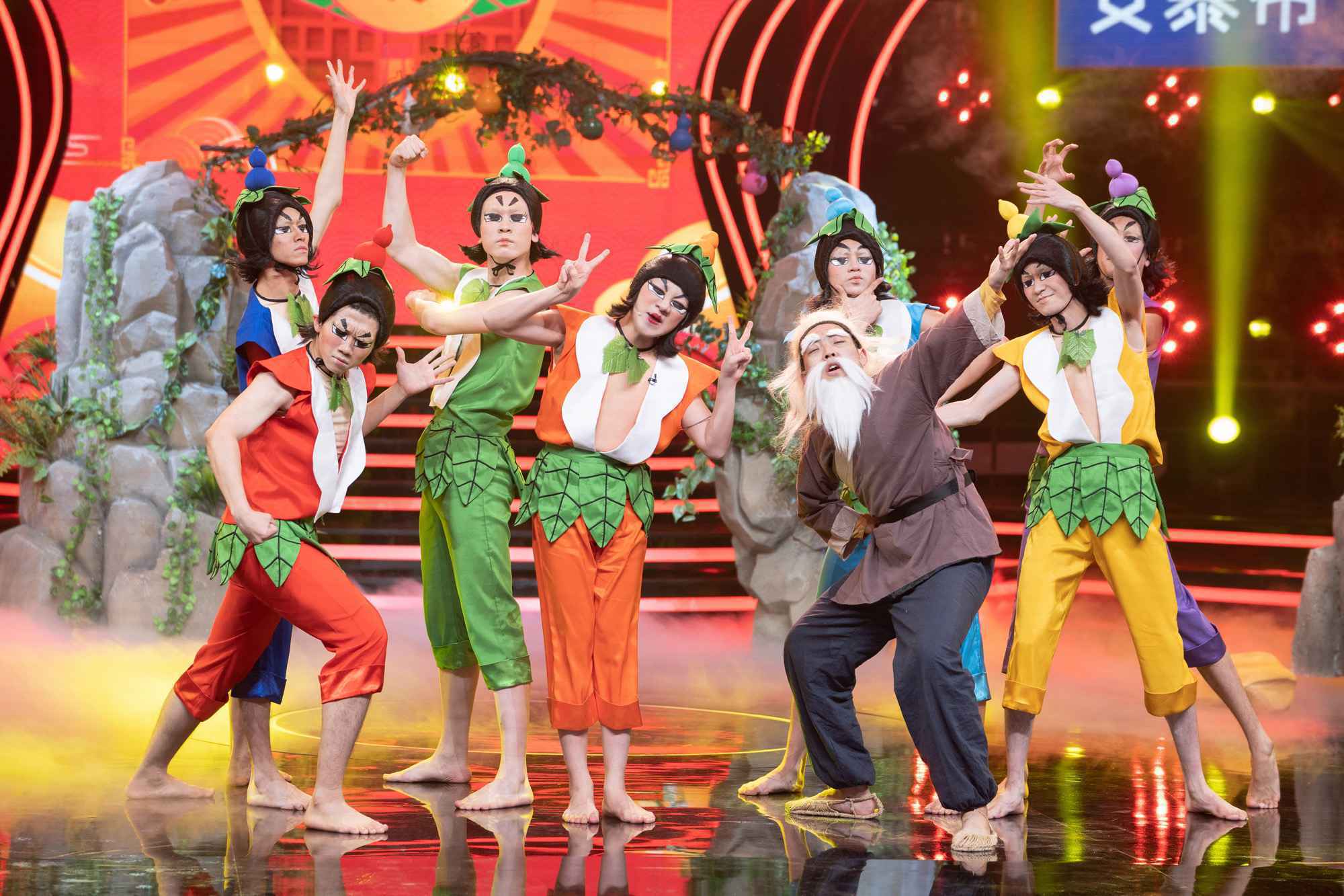 《百变大咖秀》王祖蓝再现经典葫芦娃造型 葫芦家族齐聚贺新年